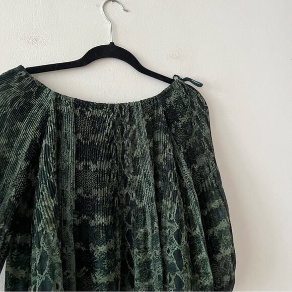 Aritzia Wilfred Talence Green Snake Off-the-Shoulder Blouse - Picture 3 of 8